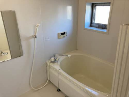 シャーメゾン金龍寺丁の浴室