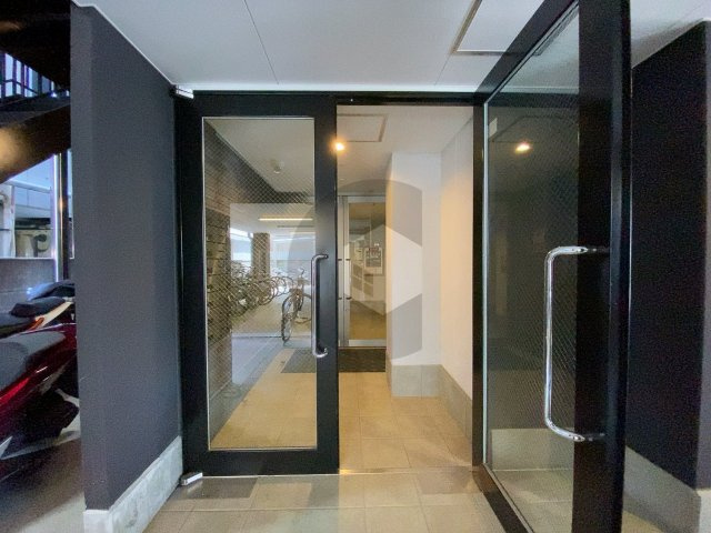 ミワパラディ荒本西のエントランス