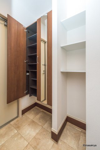 ジョイキューブ吉田の玄関