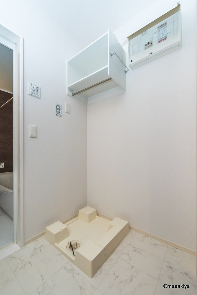 ジョイキューブ吉田の洗面所|室内洗濯機置き場