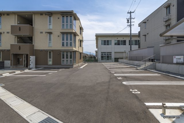 ジョイキューブ吉田の駐車場|駐車場