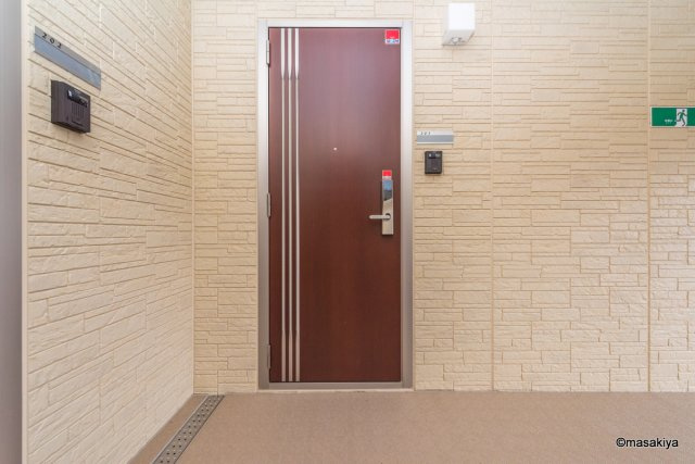 ジョイキューブ吉田のエントランス