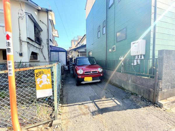 宇都宮市越戸町　3ＬＤＫ　中古住宅の前面道路含む現地写真