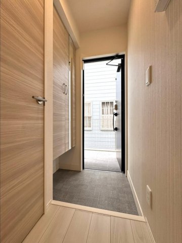 ソラーナ小松原の玄関