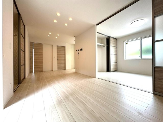 ソラーナ小松原の居間・リビング