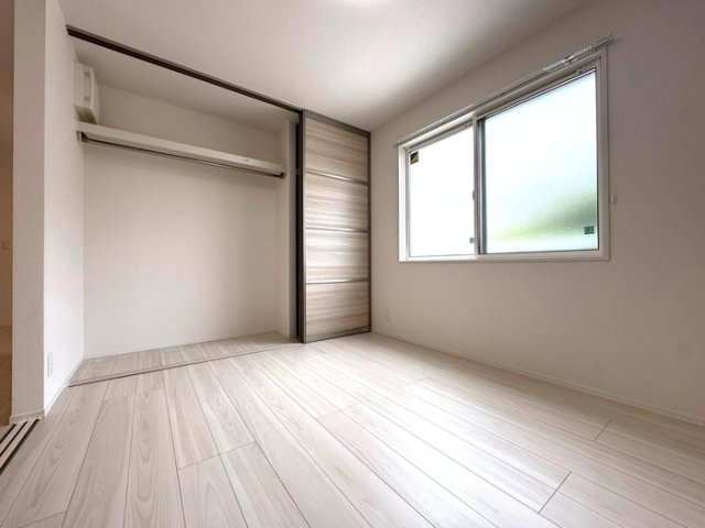 ソラーナ小松原の洋室