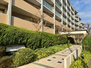 【エントランス】 | ご自宅から現地まで、当社スタッフがお車にて、「お迎え・お送り」をしております。ぜひお気軽にお問い合わせくださいませ♪