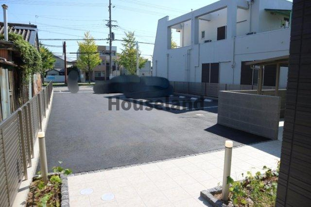 カルム中之島の駐車場