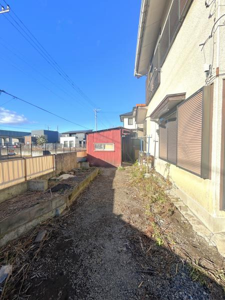 宇都宮市簗瀬町　4ＬＤＫ　中古住宅の前面道路含む現地写真