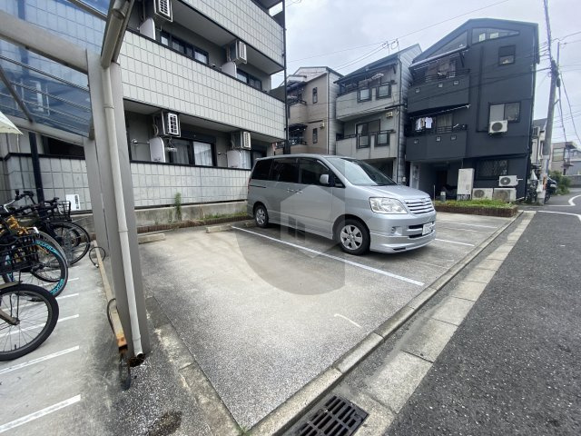 エムズコンフォートの駐車場