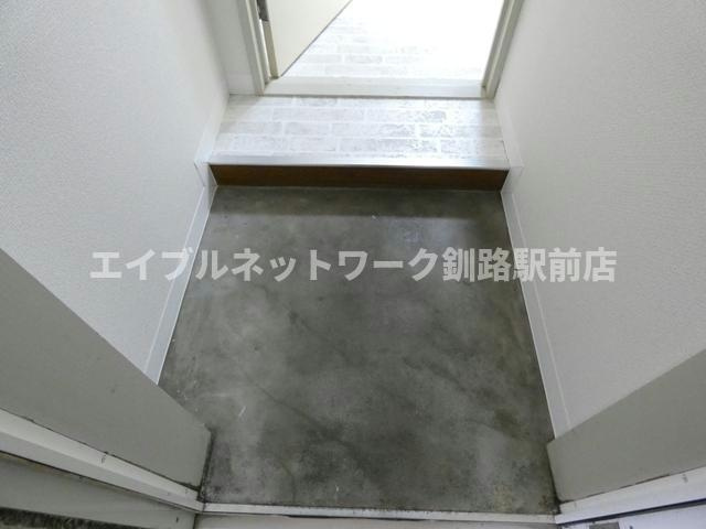 コスモスマンションの玄関