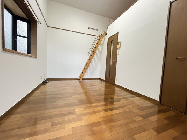 ピュア大橋弐番館の居間・リビング