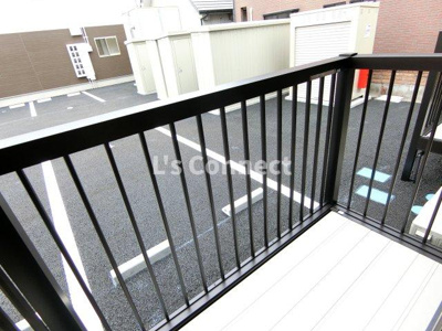 【バルコニー】 | ベアドゥメゾンＢ | 晴れた日には洗濯物もたくさん干せます。