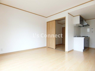 【内装】 | ベアドゥメゾンＢ | 居室と寝室を分けて生活できる１ＬＤＫ。