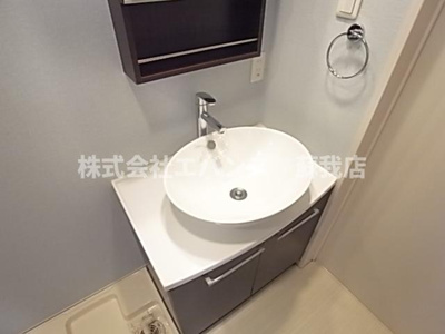 【独立洗面台】 | グラン・ノワール | 独立洗面台、小物を置くことができて便利です