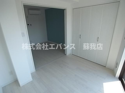 【洋室】 | KOTI SOGA（コティ ソガ） | ゆったりした洋室です