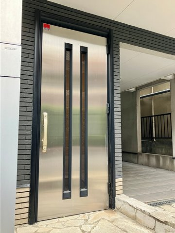 南青山戸建のエントランス