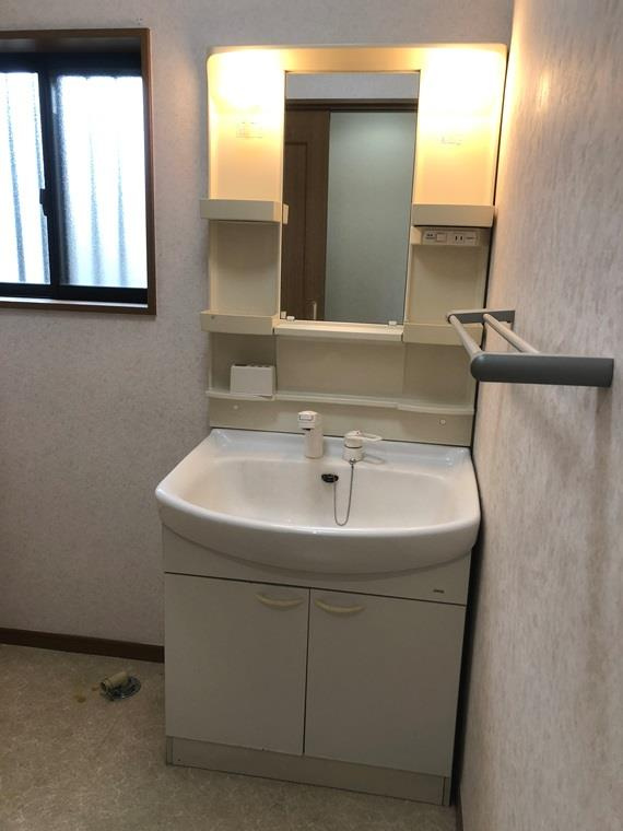 花井戸建の洗面所