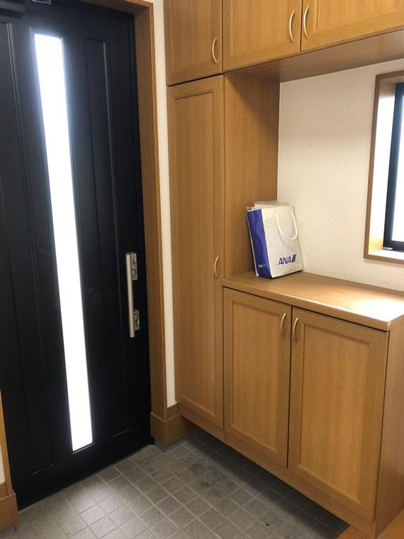 花井戸建の玄関