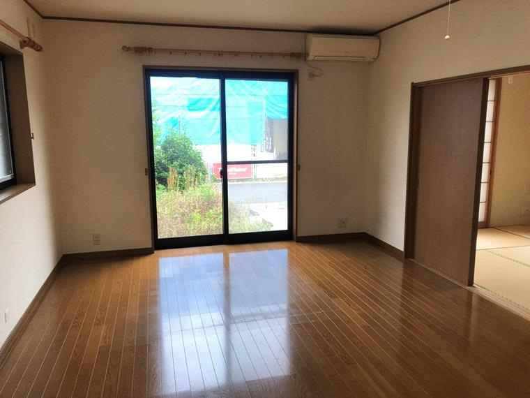 花井戸建の居間・リビング