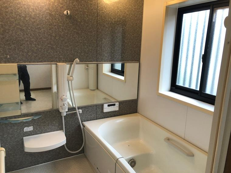 花井戸建の浴室