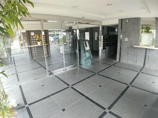 船橋市薬円台６丁目の賃貸マンションのエントランス