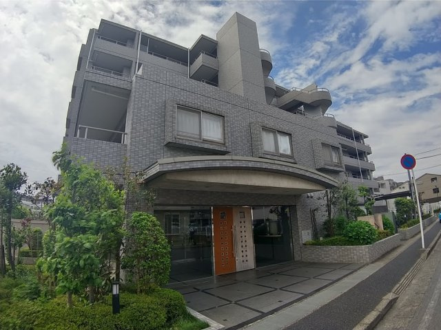 船橋市薬円台６丁目の賃貸マンションのエントランス