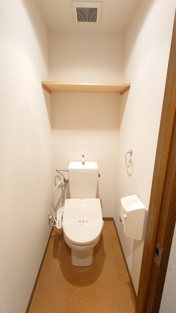 温水洗浄便座付きトイレです