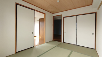 落ち着く6帖の和室