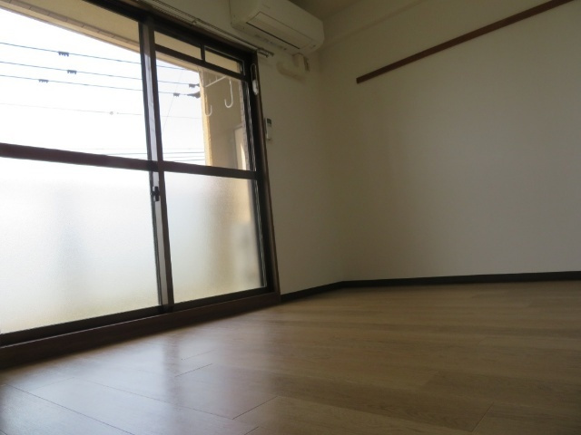 【居間・リビング】 | ベルメゾン石垣西 | 別部屋の写真となります