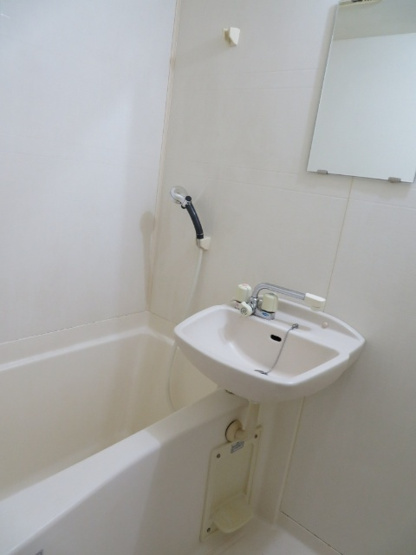 【浴室】 | ベルメゾン石垣西 | 別部屋の写真となります