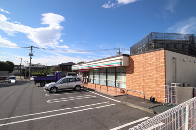セブンイレブン横浜田奈駅東店まで160ｍ