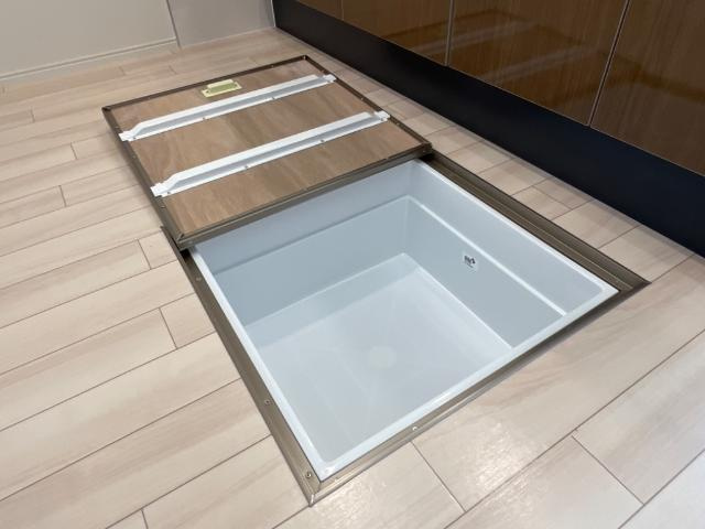 アザレアのキッチン|床下収納