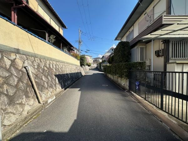 【前面道路含む現地写真】