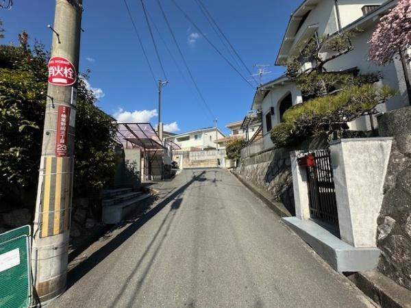 【前面道路含む現地写真】