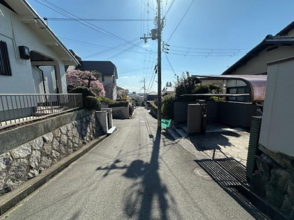 【前面道路含む現地写真】