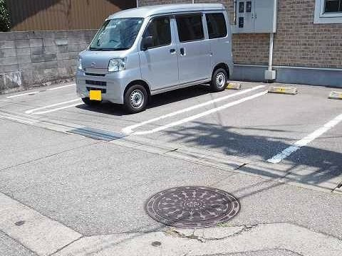 ル・クールの駐車場|車をお持ちの方に嬉しい駐車場付きの物件です