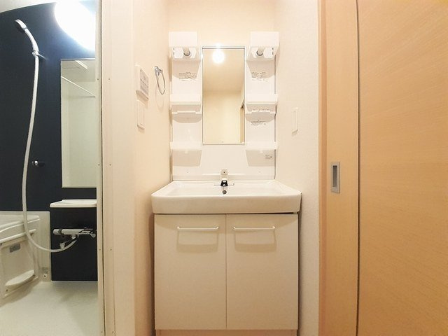 アルト・ピアーノⅠの洗面所|脱衣スペースもあります