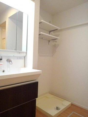 プレジールⅠの洗面所|脱衣スペースもあります