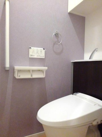 プレジールⅠのトイレ|落ち着いた色調のトイレです