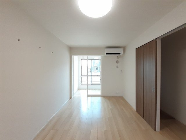 ベルモア向新庄Ⅰの居間・リビング|こちらの居間で趣味の時間をお楽しみください