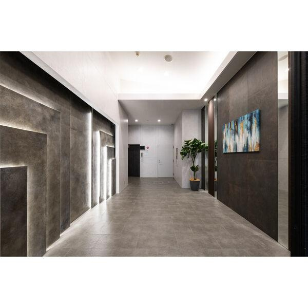 フロンティアタワー九条1のエントランス