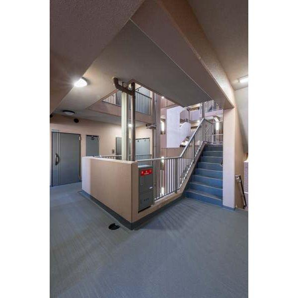 フロンティアタワー九条1のエントランス