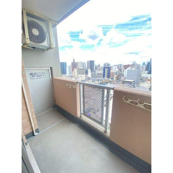 フロンティアタワー九条1のバルコニー