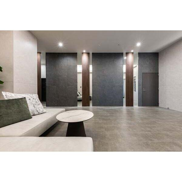 フロンティアタワー九条2のエントランス