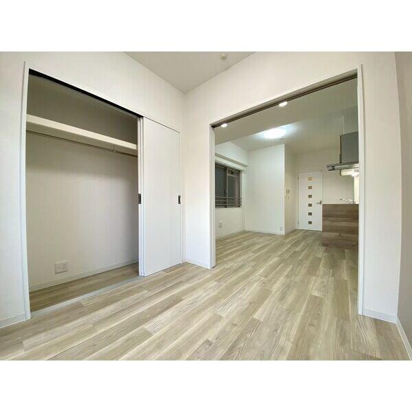 フロンティアタワー九条2の洋室