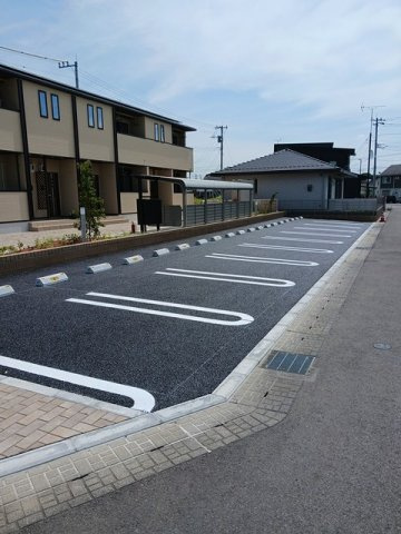 アヴニールの駐車場