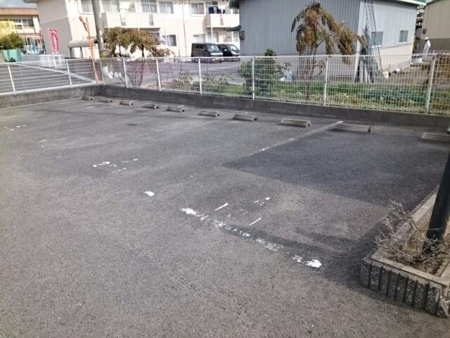 エクセレントガーデンＡの駐車場