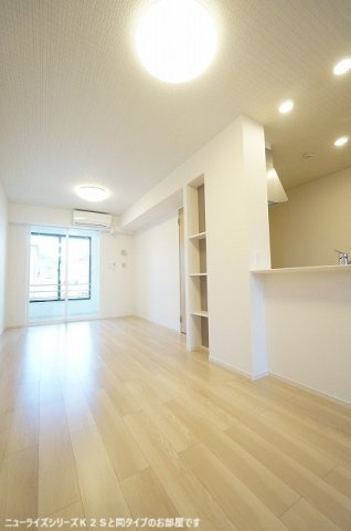 クレメント岩出Ａの居間・リビング