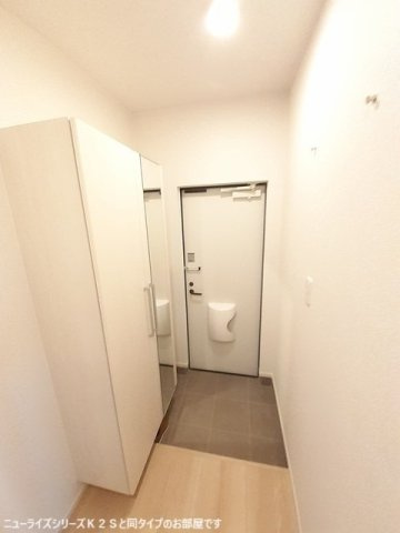 クレメント岩出Ｂの玄関